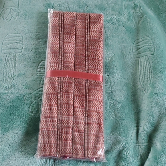 NWOT Tablecloth/Placemats Bundle - Picture 5 of 7